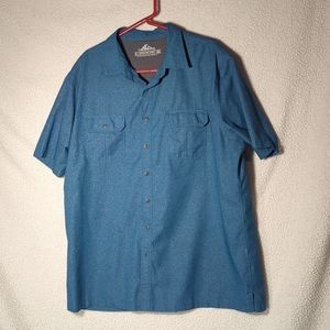 Mens XL Croft&Barrow Blue short sleeve shirt with double front pockets